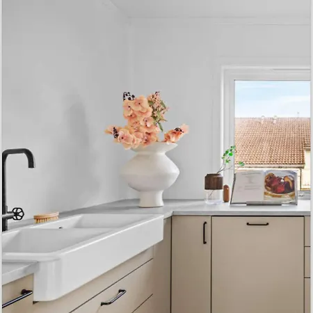 Utleie Av Romslig Og Velutstyrt 10 Minutter Fra Sentrum For Opptil 4 Personer *