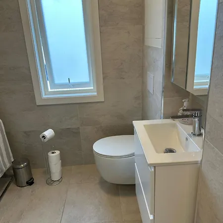 Utleie Av Romslig Og Velutstyrt 10 Minutter Fra Sentrum For Opptil 4 Personer סטוונגר