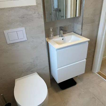 דירה Utleie Av Romslig Og Velutstyrt 10 Minutter Fra Sentrum For Opptil 4 Personer *