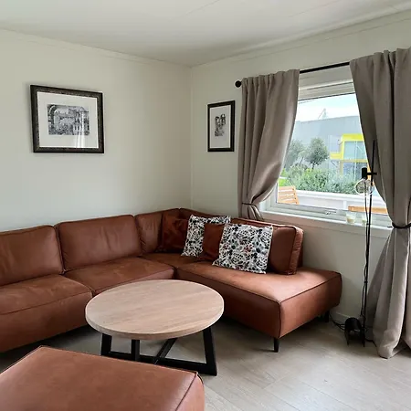 Apartment Utleie Av Romslig Og Velutstyrt 10 Minutter Fra Sentrum For Opptil 4 Personer
