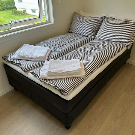 Utleie Av Romslig Og Velutstyrt 10 Minutter Fra Sentrum For Opptil 4 Personer דירה סטוונגר