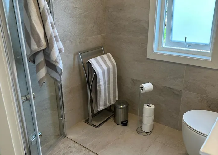 Utleie Av Romslig Og Velutstyrt 10 Minutter Fra Sentrum For Opptil 4 Personer Apartment
