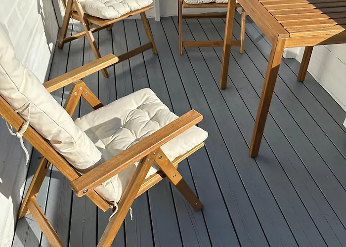 Utleie Av Romslig Og Velutstyrt 10 Minutter Fra Sentrum For Opptil 4 Personer Apartment *